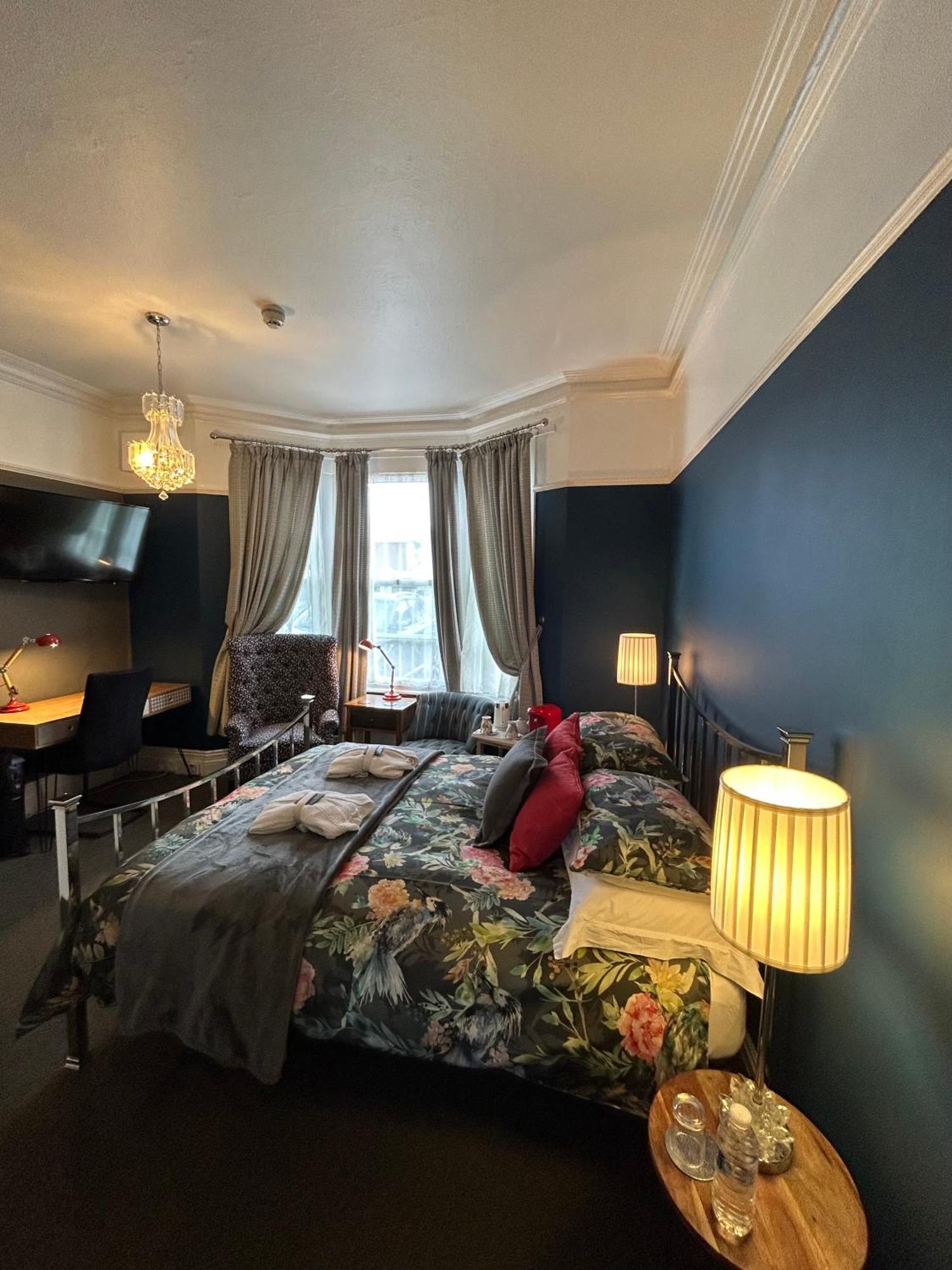 Worth House Wisma tamu 4*